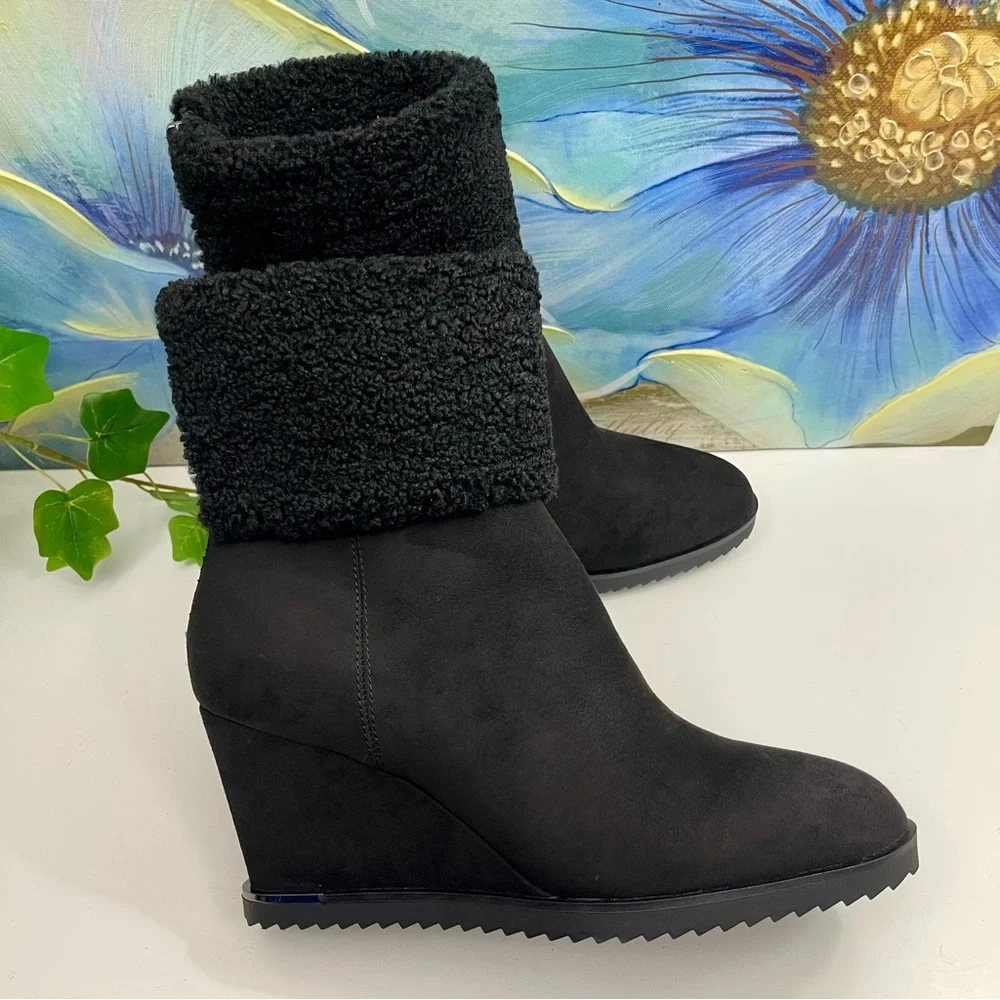 DKNYC Powell‎ Faux Shearling Wedge Bootie in Black Size 9